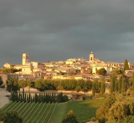 In Umbria بيت للعطل *